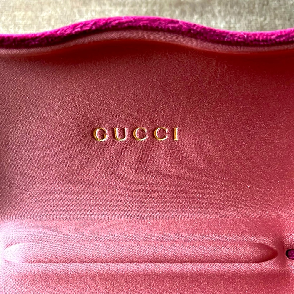 Gucci Hardcover Glasses Clamshell Case Red Velvet with Gucci Cleaning Cloth NWOT - Picture 1 of 8